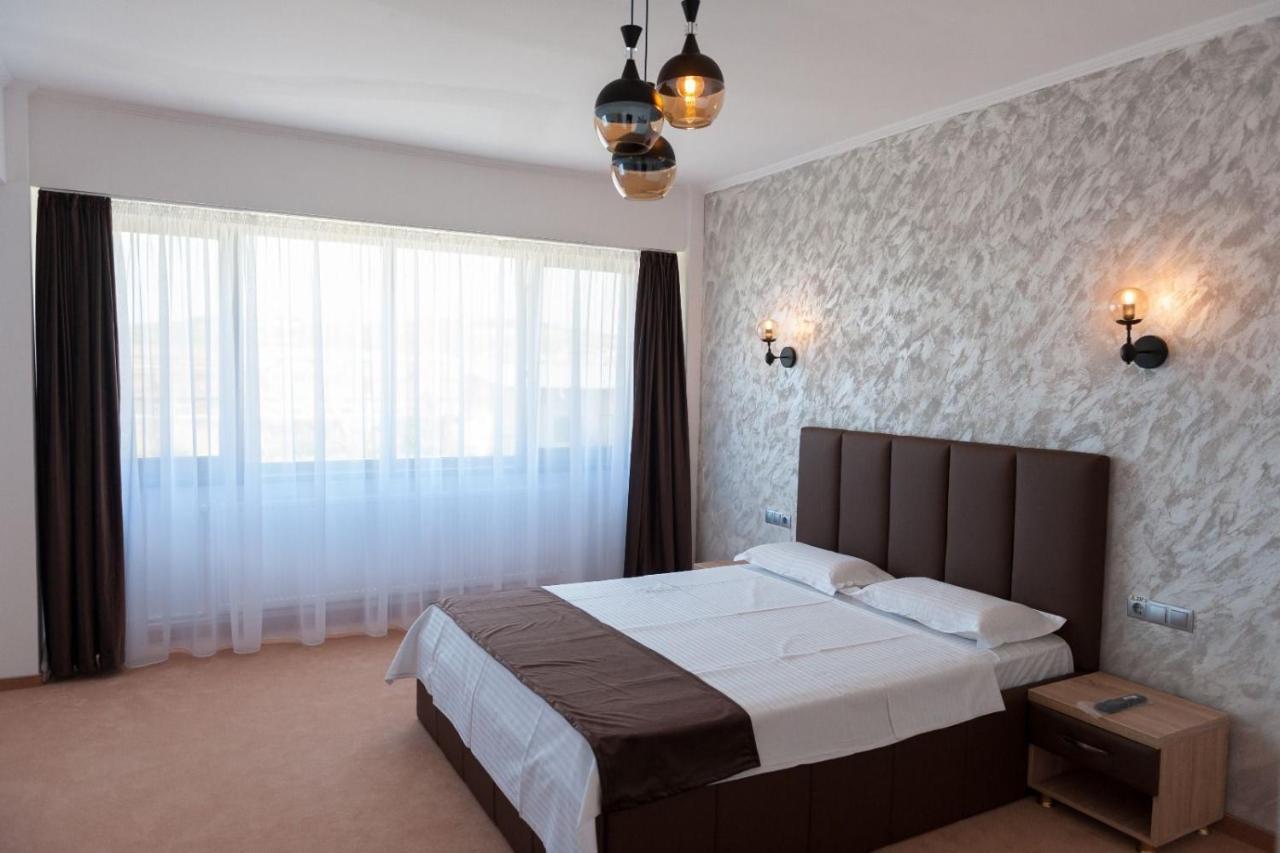 דרובטה-טורנו-סברין Hotel Villa Ovidiu מראה חיצוני תמונה